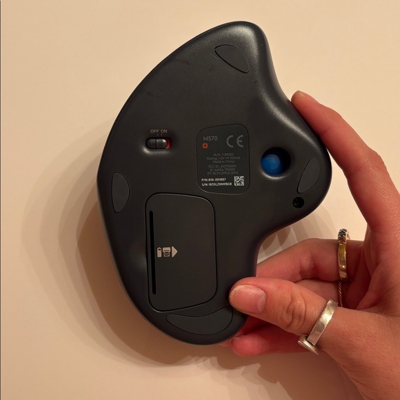 Logitech M570 Wireless Trackball Mouse - Picture 2 of 2
